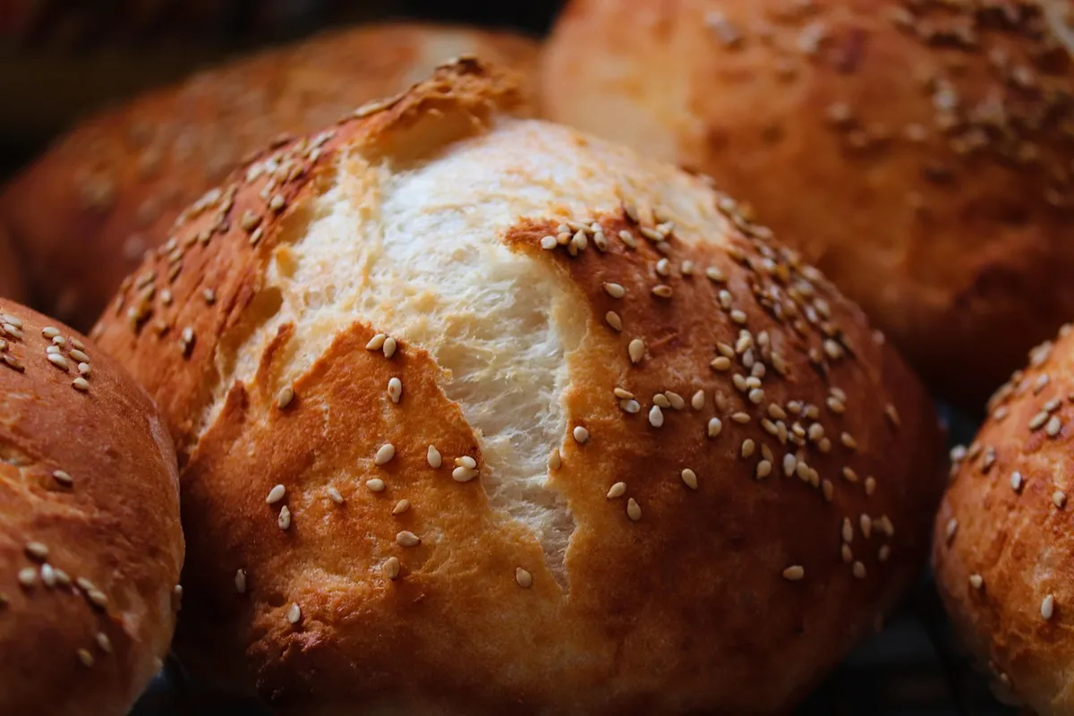 bun, sesame, baked goods, baked, brown, crust, fresh, grain bread, food, bakery, healthy, crispy, sesame, baked goods, food, food, food, bakery, bakery, bakery,