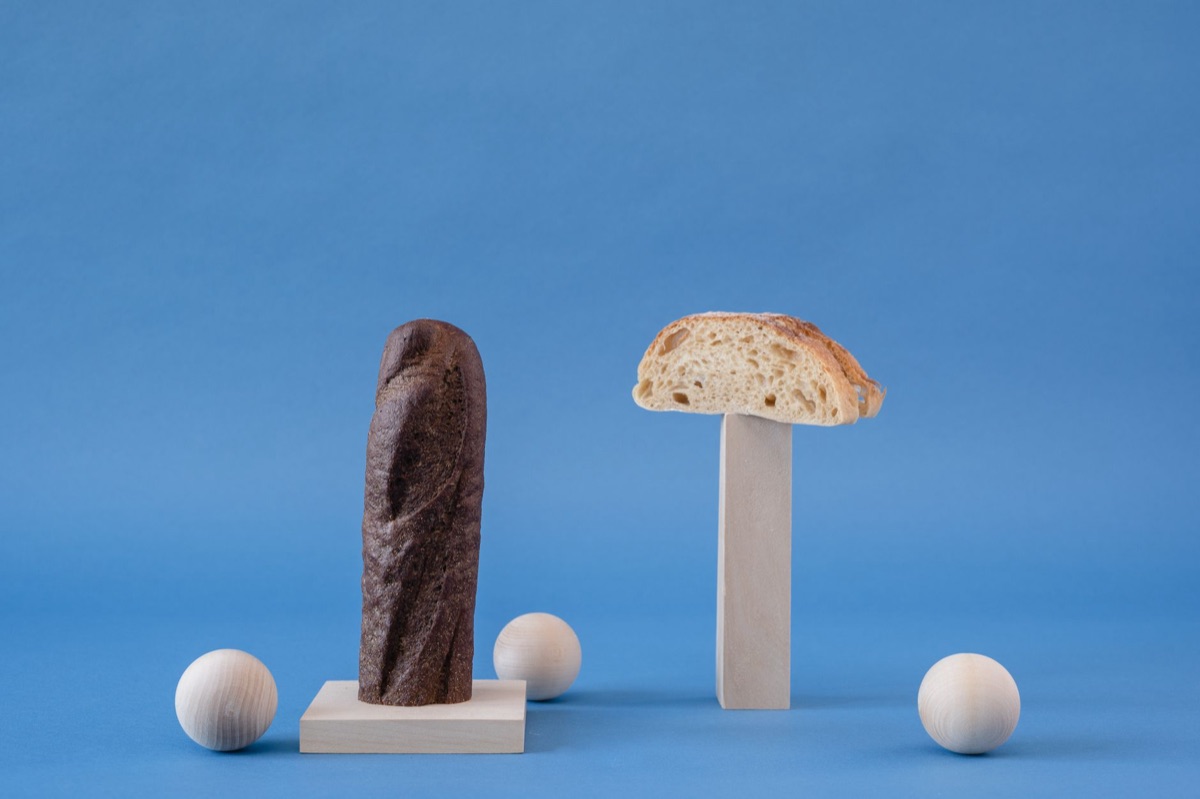 medida exacta de un baguette en una panadería