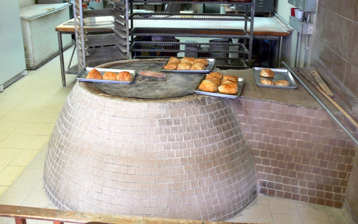panetteria tradizionale con forno a legna