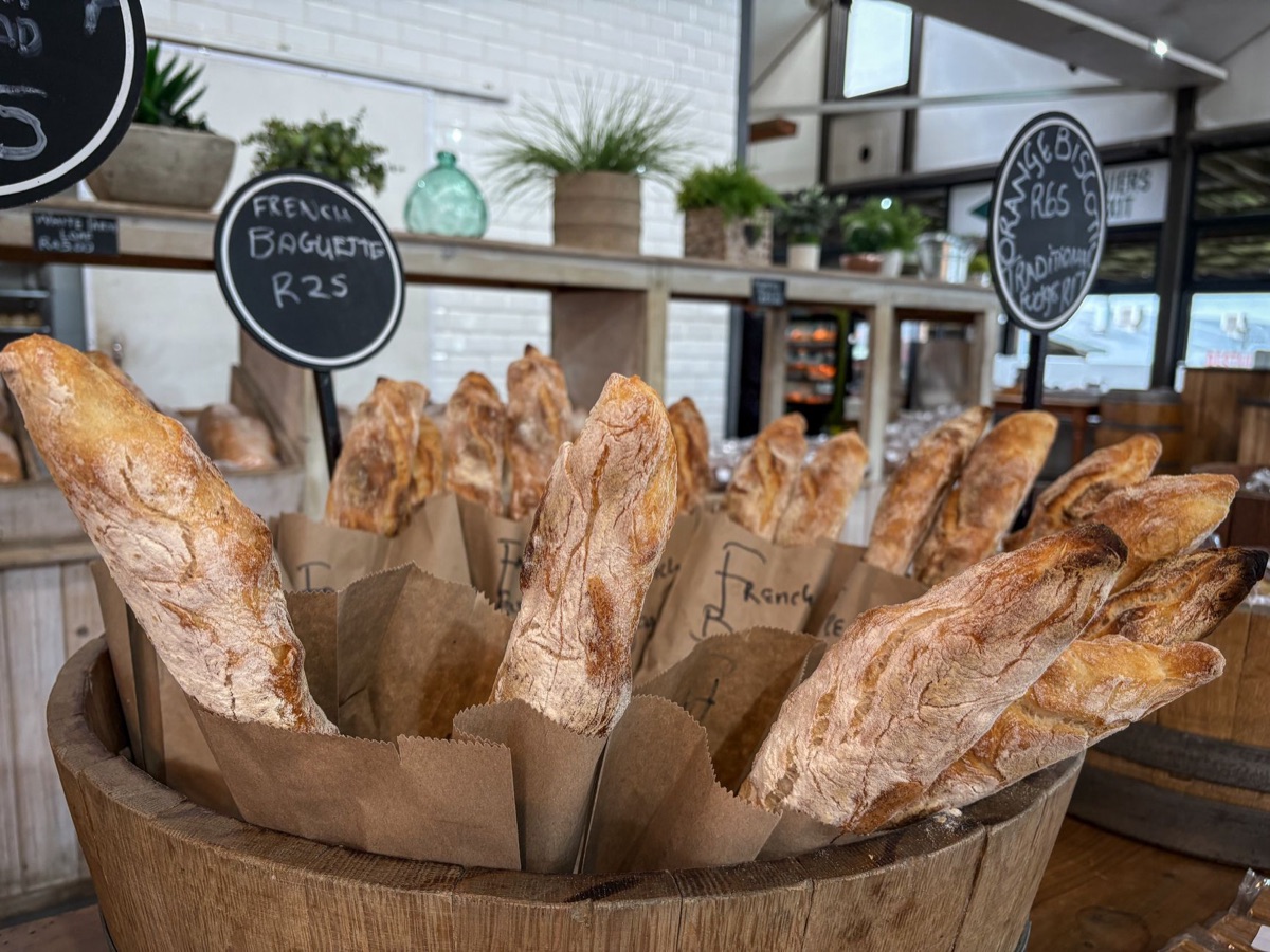 Maatstaf en broodje met juridische details