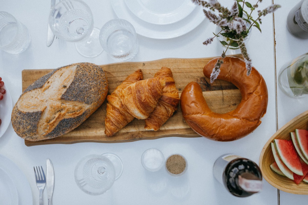 Wetenschapstafel met brood