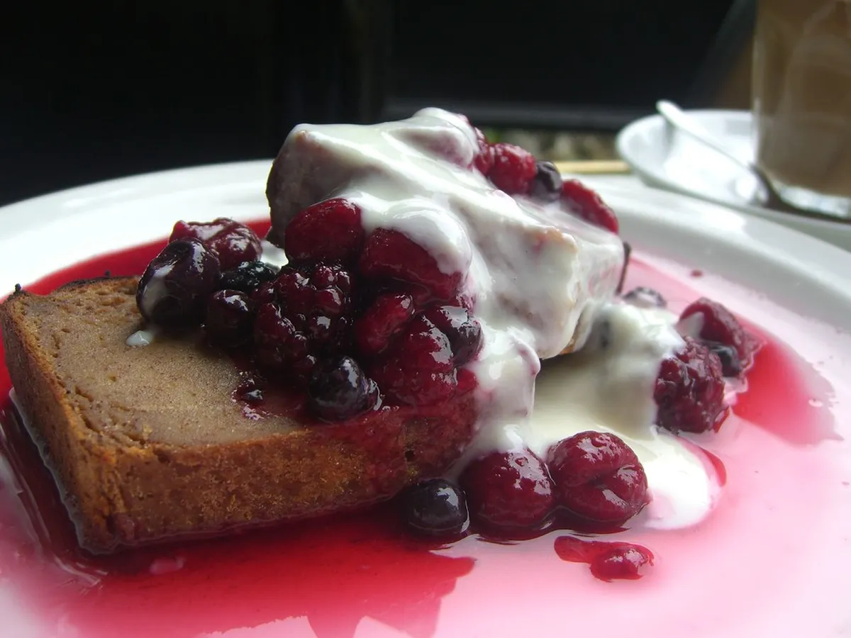 Gluten-Free Banana Bread with Yoghurt and Berries - Ici